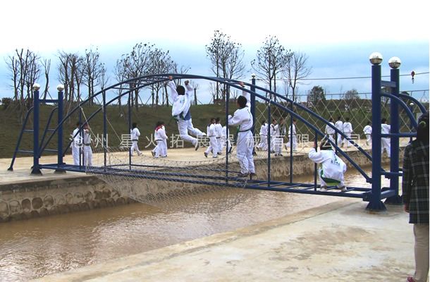水上肋木桥-水上线上买球官网（中国）官方网站_线上买球官网（中国）官方网站器材厂家-水上线上买球官网（中国）官方网站_线上买球官网（中国）官方网站项目