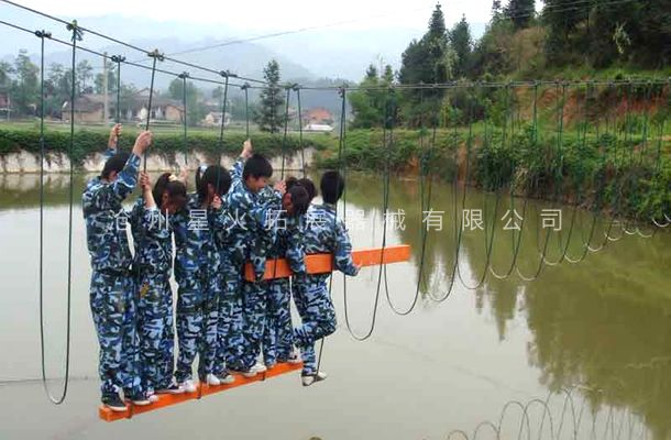 水上搭板过河-水上线上买球官网（中国）官方网站_线上买球官网（中国）官方网站器材厂家-水上线上买球官网（中国）官方网站_线上买球官网（中国）官方网站项目