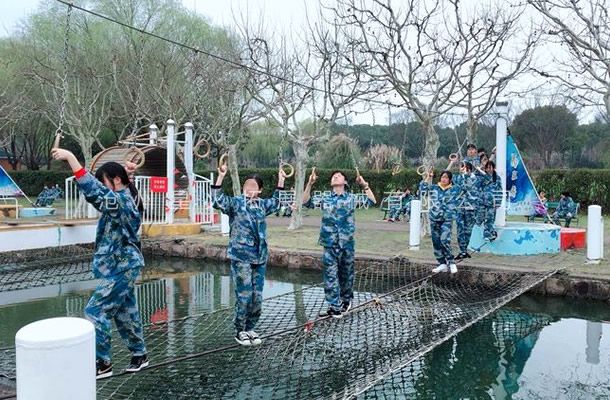 水上丛林绳桥-水上线上买球官网（中国）官方网站_线上买球官网（中国）官方网站乐园设施-水上线上买球官网（中国）官方网站_线上买球官网（中国）官方网站设备