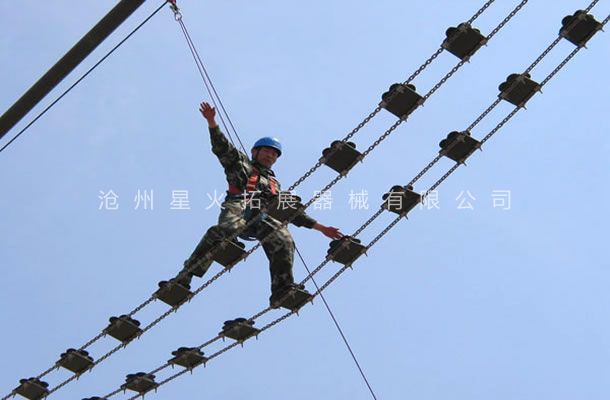 高空梅花桥-高空单项器材-勇往直前-高空线上买球官网（中国）官方网站_线上买球官网（中国）官方网站