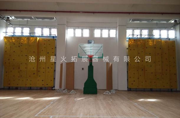 星火线上买球官网（中国）官方网站_线上买球官网（中国）官方网站器械有限公司承建的室内线上买球官网（中国）官方网站_线上买球官网（中国）官方网站攀岩训练墙安装验收